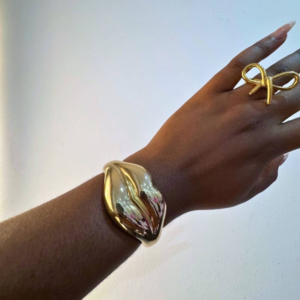 Kiss Petal Cuff