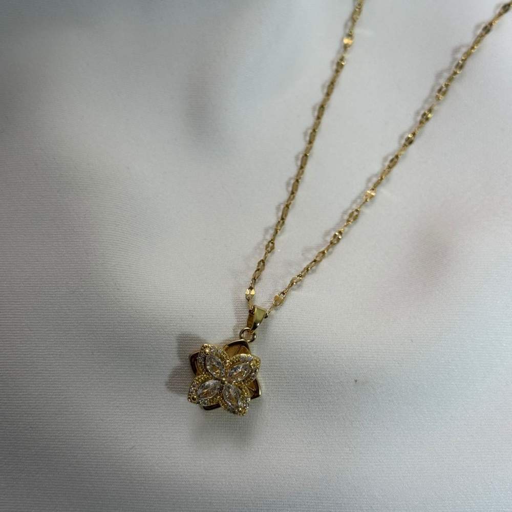 Cloveré Necklace