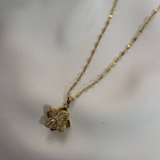 Cloveré Necklace
