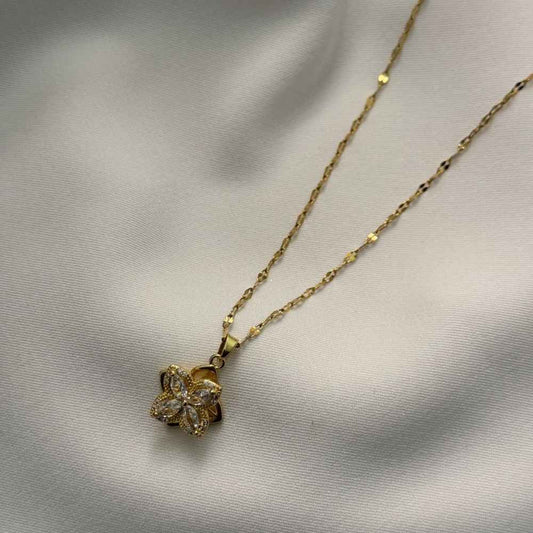 Cloveré Necklace