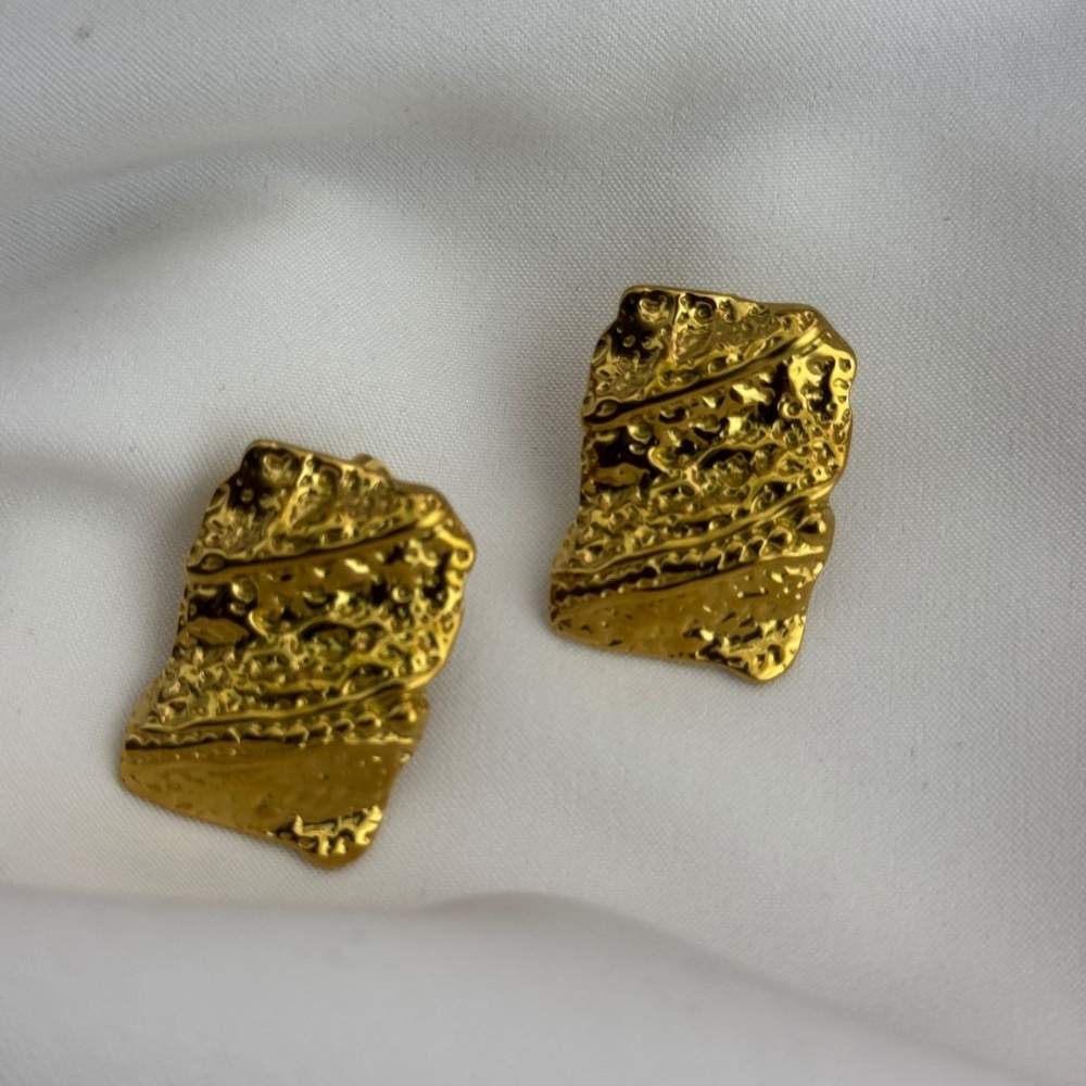 Sheen Gold Studs